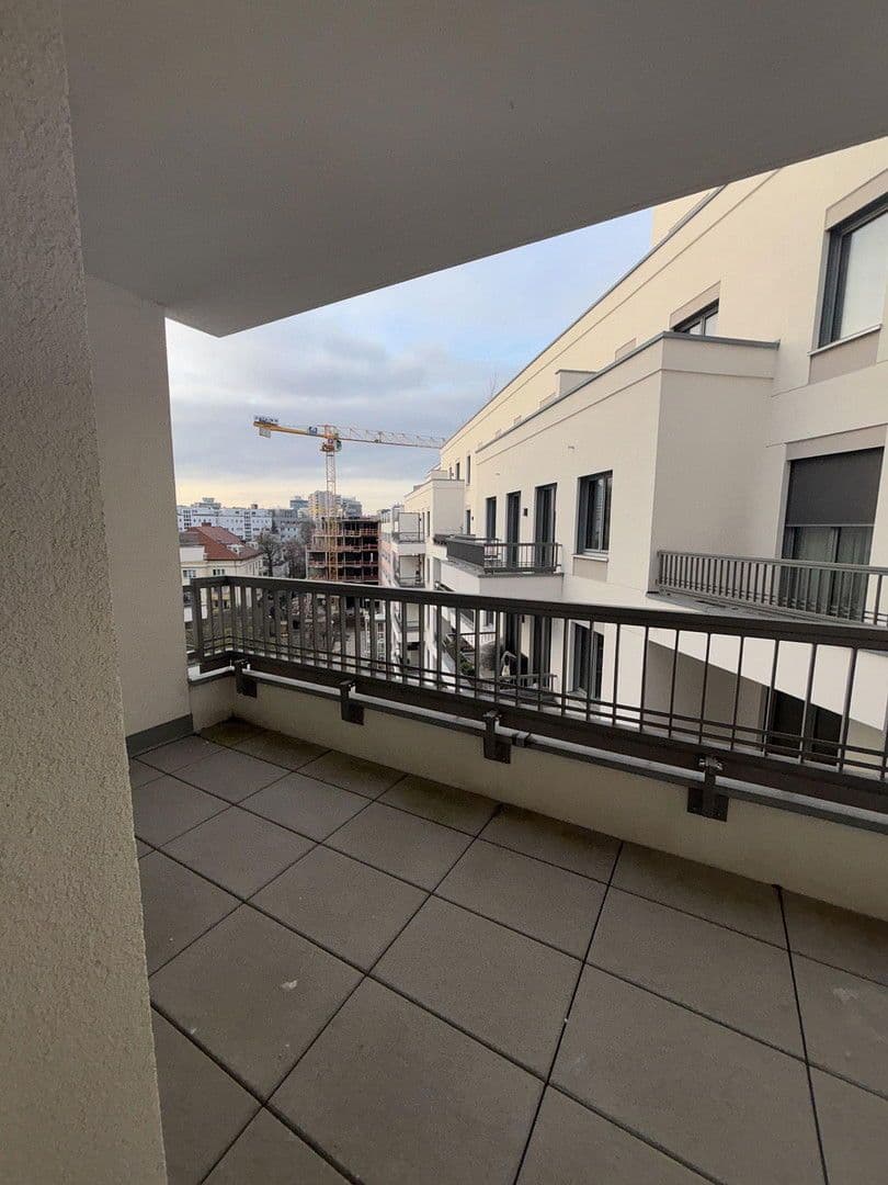 Pronájem bytu 3+1 115 m², Else-Lasker-Schüler-Straße 4, Berlin, Berlín Pronájem bytu 3+1 115 m², Else-Lasker-Schüler-Straße 4, Berlin, Berlín