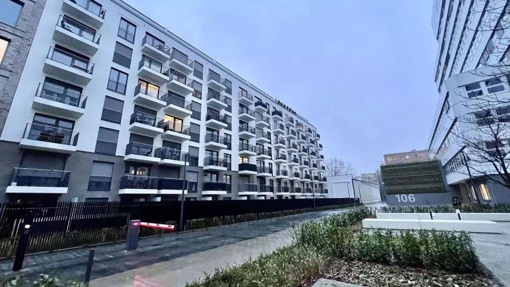 Pronájem bytu 3+1 115 m², Else-Lasker-Schüler-Straße 4, Berlin, Berlín Pronájem bytu 3+1 115 m², Else-Lasker-Schüler-Straße 4, Berlin, Berlín