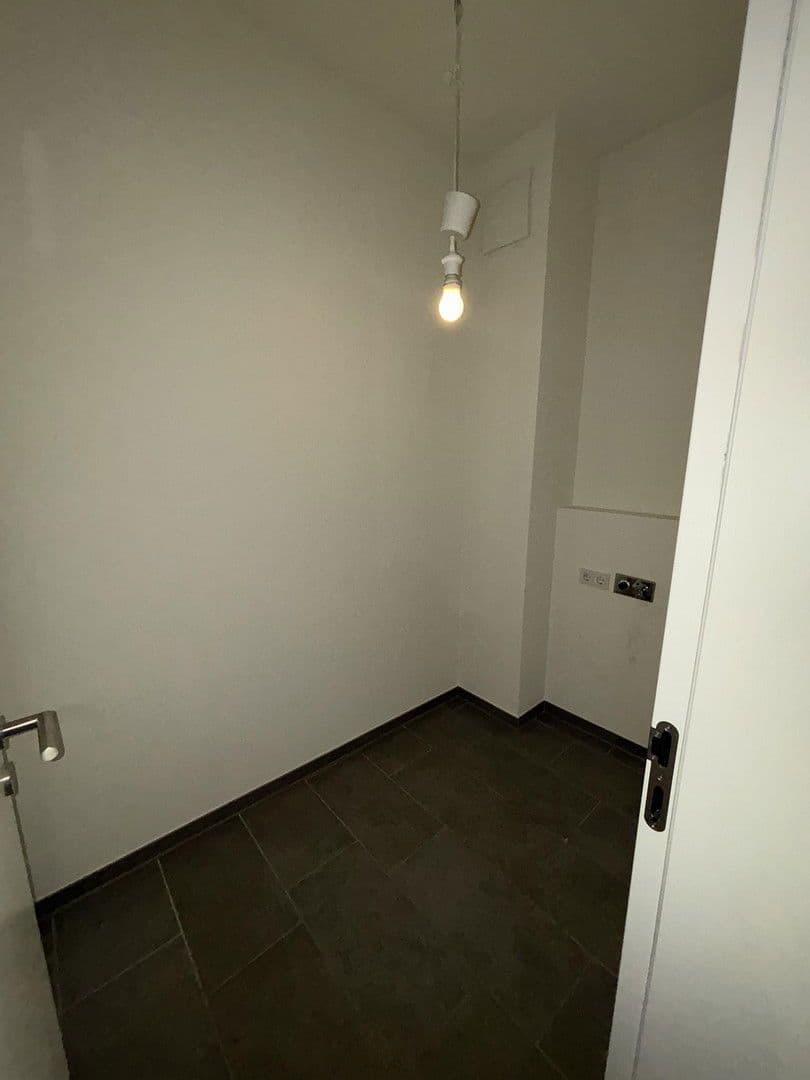 Pronájem bytu 3+1 115 m², Else-Lasker-Schüler-Straße 4, Berlin, Berlín Pronájem bytu 3+1 115 m², Else-Lasker-Schüler-Straße 4, Berlin, Berlín