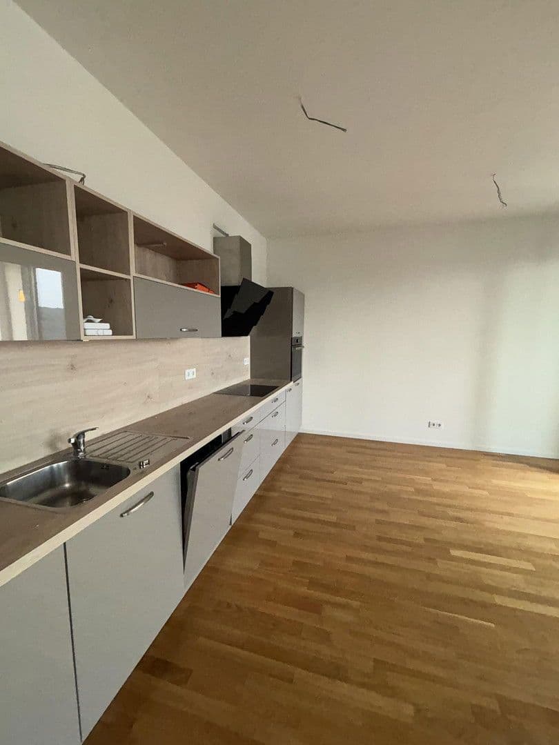 Pronájem bytu 3+1 115 m², Else-Lasker-Schüler-Straße 4, Berlin, Berlín Pronájem bytu 3+1 115 m², Else-Lasker-Schüler-Straße 4, Berlin, Berlín