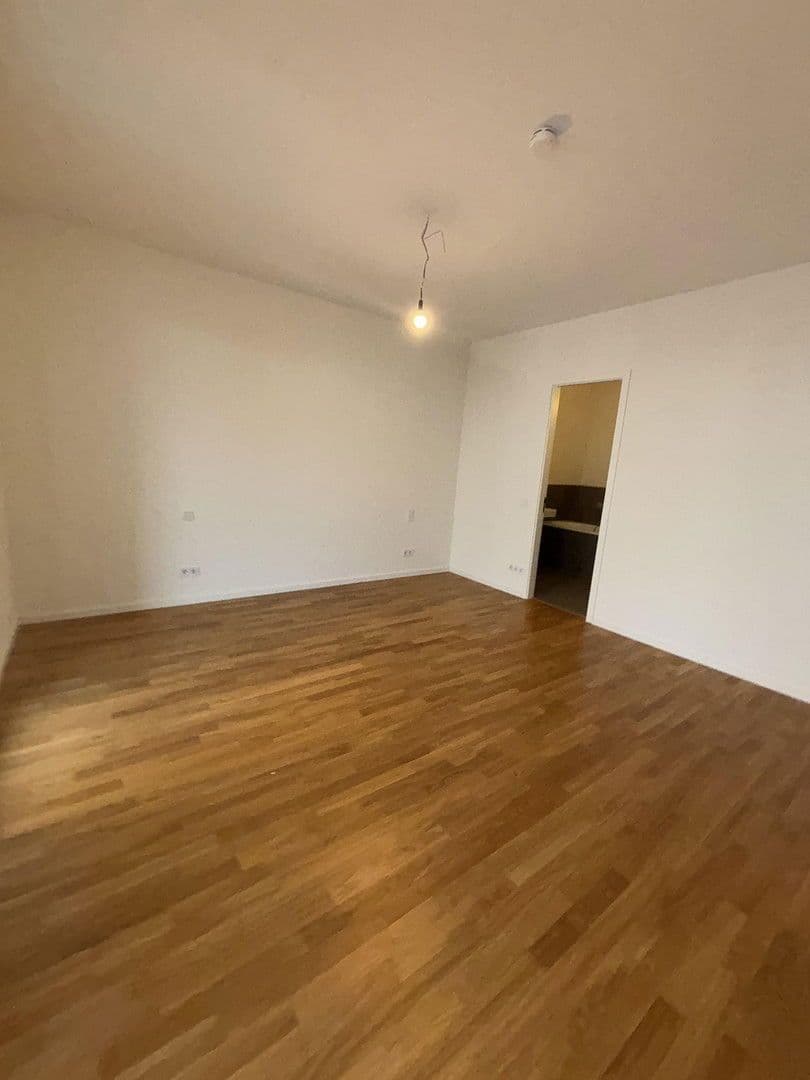 Pronájem bytu 3+1 115 m², Else-Lasker-Schüler-Straße 4, Berlin, Berlín Pronájem bytu 3+1 115 m², Else-Lasker-Schüler-Straße 4, Berlin, Berlín