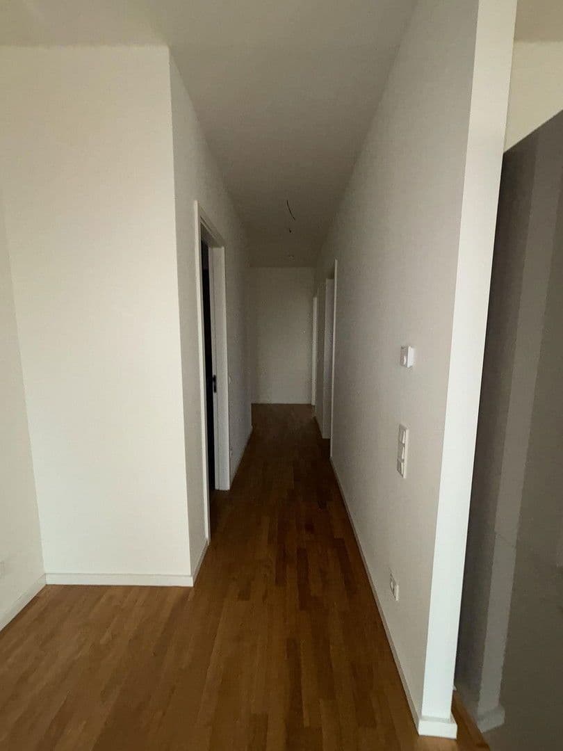 Pronájem bytu 3+1 115 m², Else-Lasker-Schüler-Straße 4, Berlin, Berlín Pronájem bytu 3+1 115 m², Else-Lasker-Schüler-Straße 4, Berlin, Berlín
