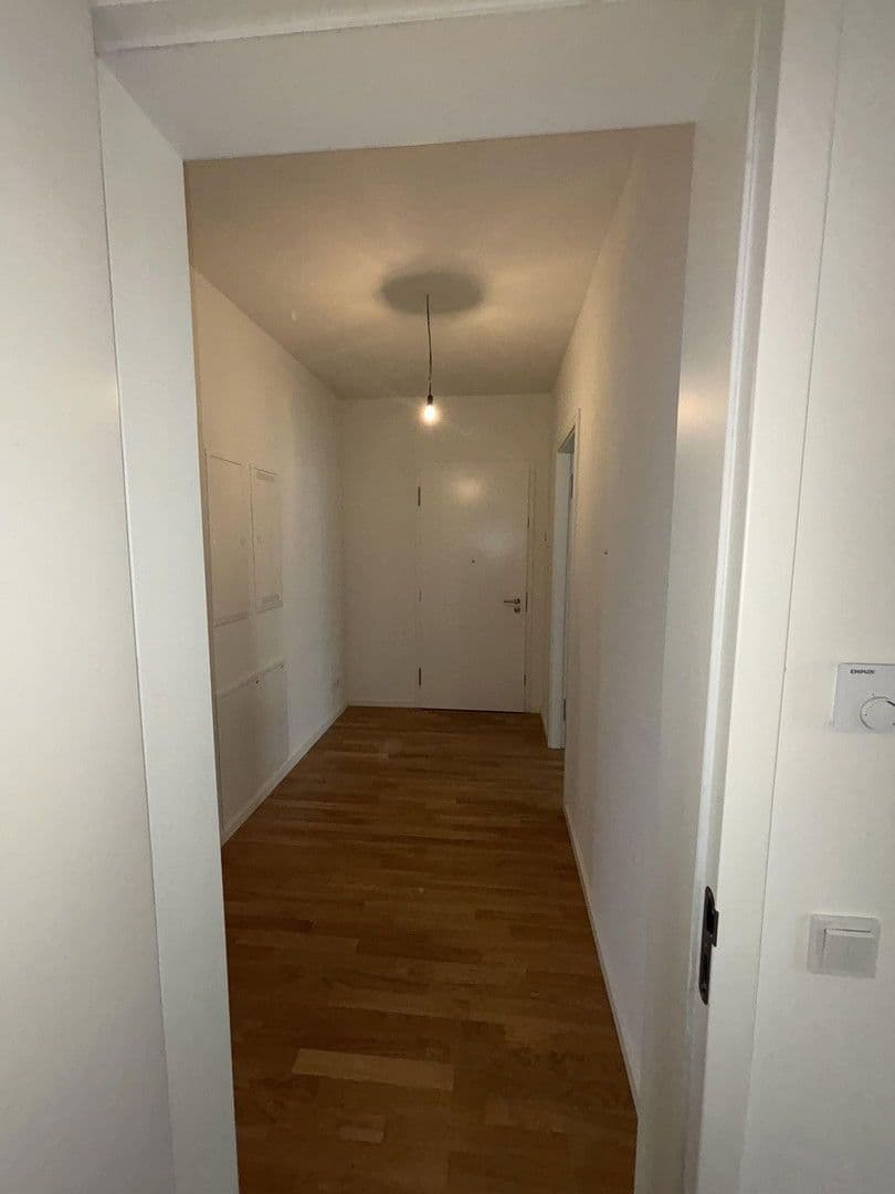 Pronájem bytu 3+1 115 m², Else-Lasker-Schüler-Straße 4, Berlin, Berlín Pronájem bytu 3+1 115 m², Else-Lasker-Schüler-Straße 4, Berlin, Berlín