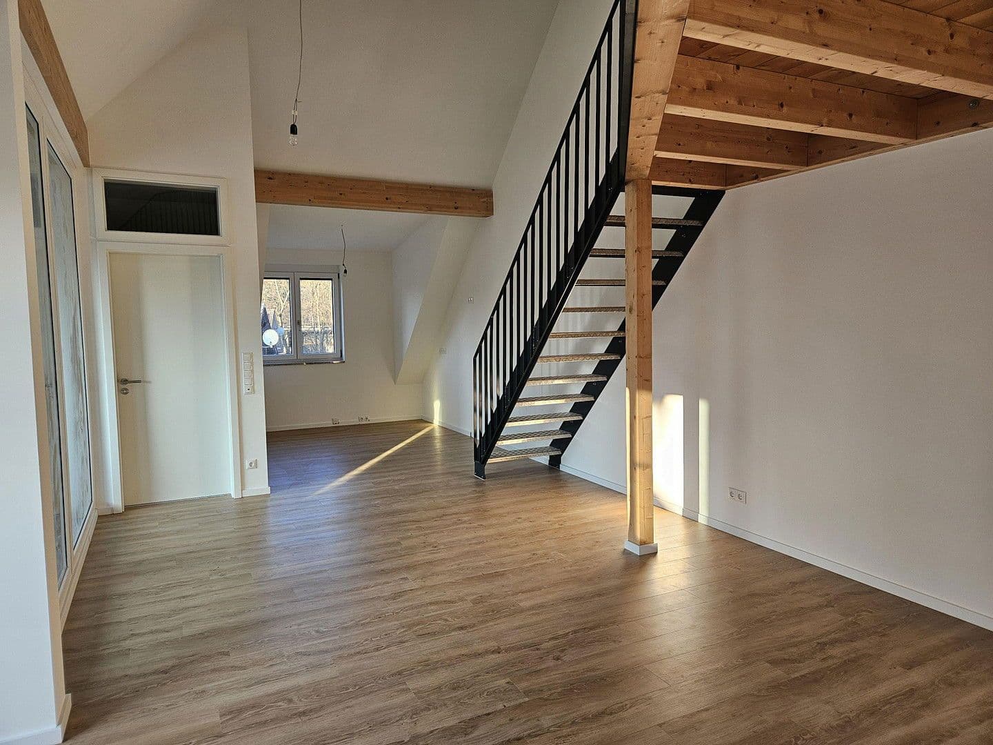 Pronájem bytu 3+1 90 m², Pfarrkirchner Str. 105 b, Eggenfelden, Bavorsko Pronájem bytu 3+1 90 m², Pfarrkirchner Str. 105 b, Eggenfelden, Bavorsko