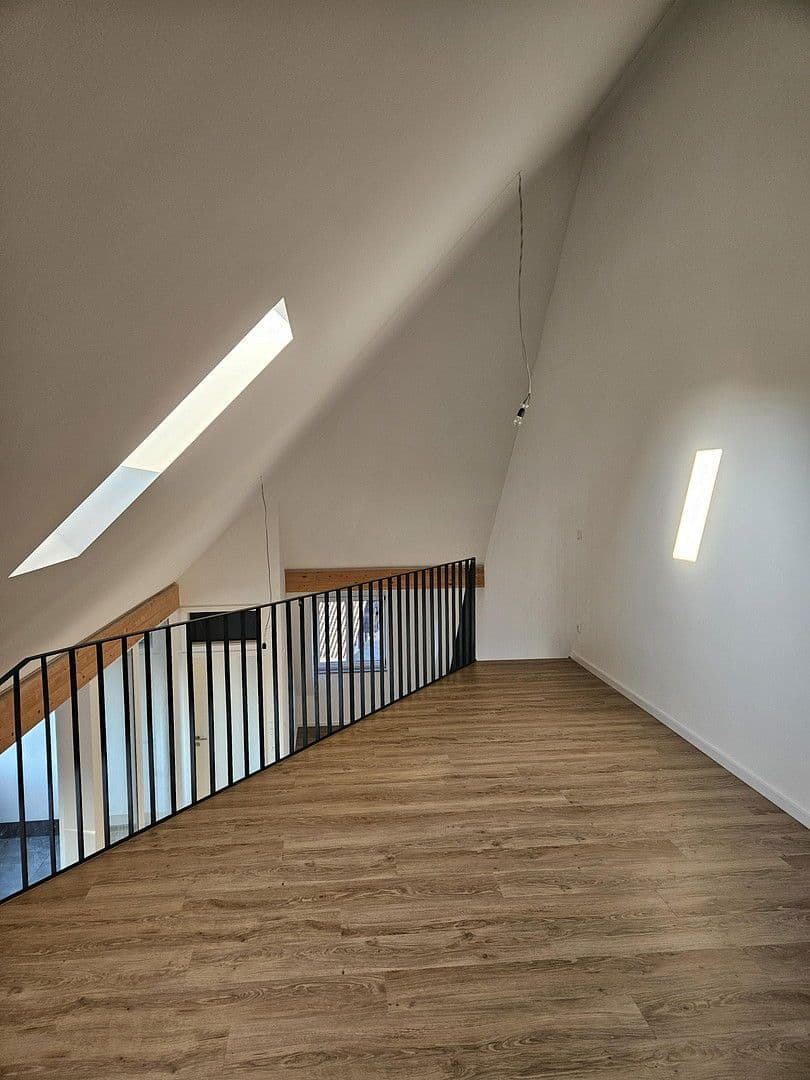 Pronájem bytu 3+1 90 m², Pfarrkirchner Str. 105 b, Eggenfelden, Bavorsko Pronájem bytu 3+1 90 m², Pfarrkirchner Str. 105 b, Eggenfelden, Bavorsko