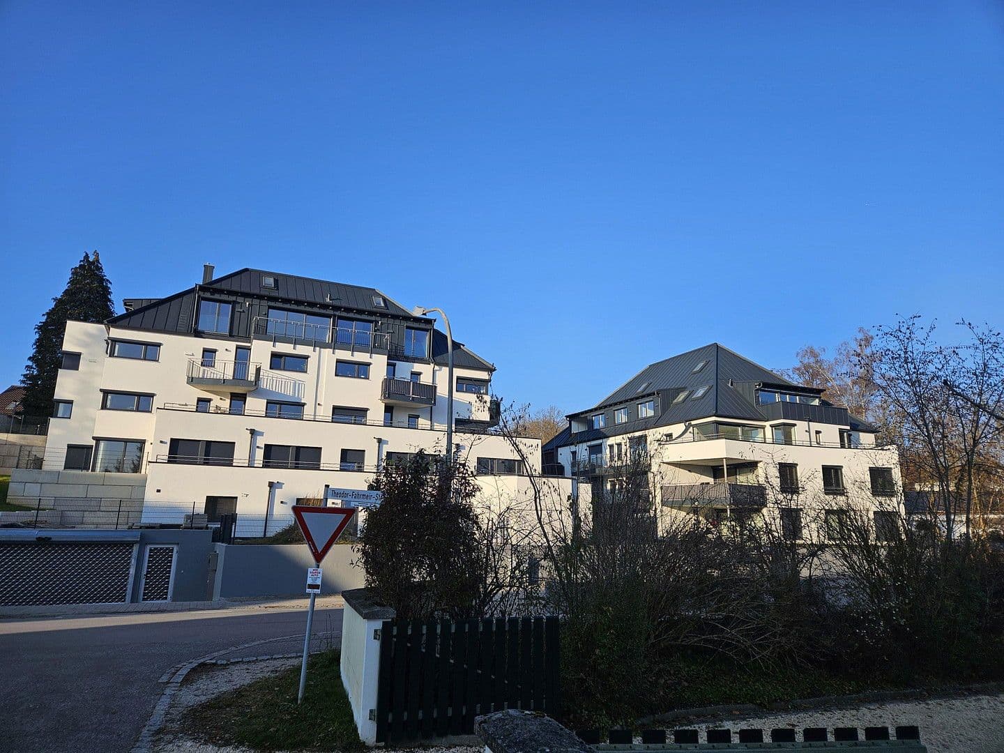 Pronájem bytu 3+1 90 m², Pfarrkirchner Str. 105 b, Eggenfelden, Bavorsko Pronájem bytu 3+1 90 m², Pfarrkirchner Str. 105 b, Eggenfelden, Bavorsko