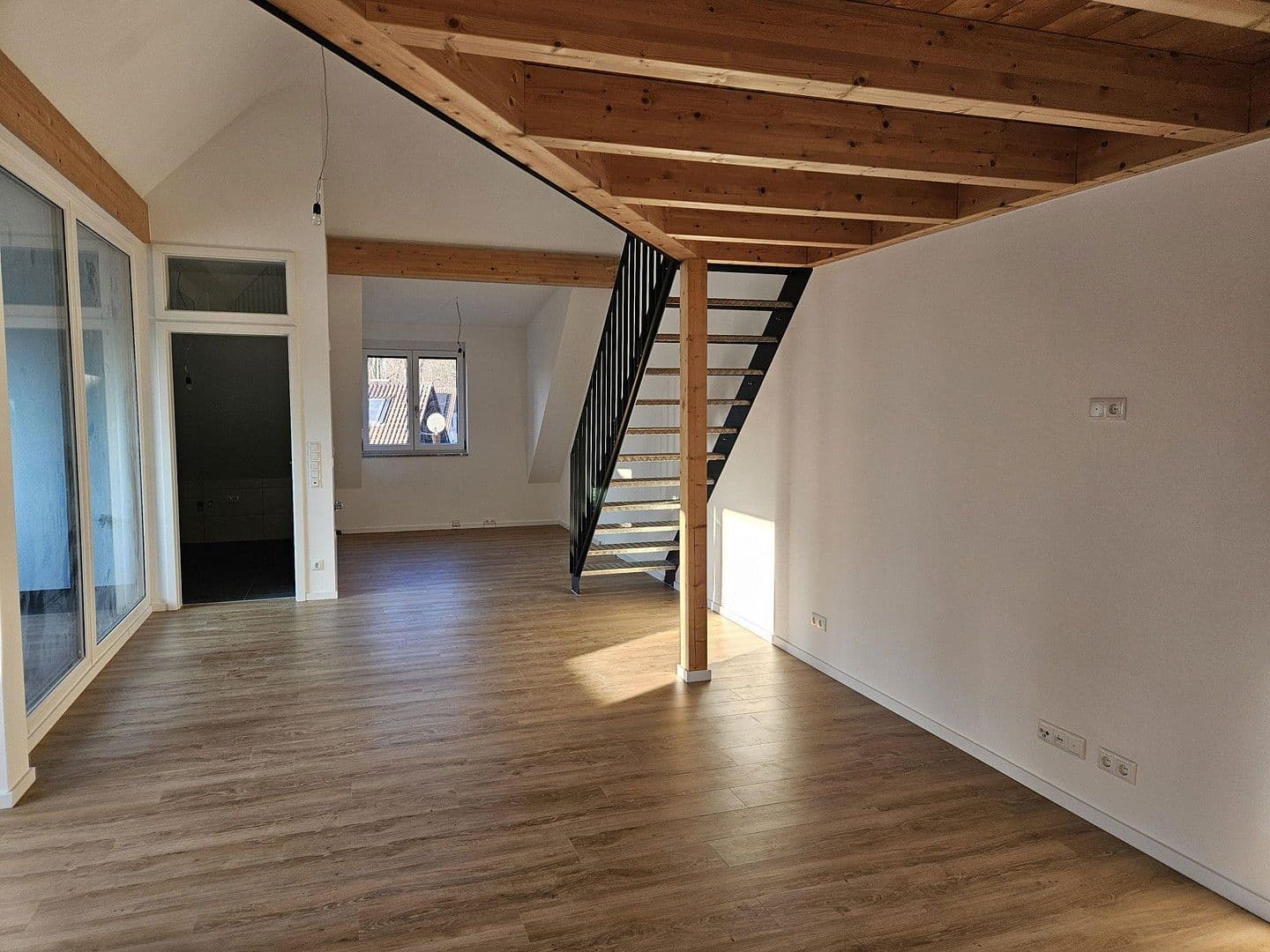 Pronájem bytu 3+1 90 m², Pfarrkirchner Str. 105 b, Eggenfelden, Bavorsko Pronájem bytu 3+1 90 m², Pfarrkirchner Str. 105 b, Eggenfelden, Bavorsko