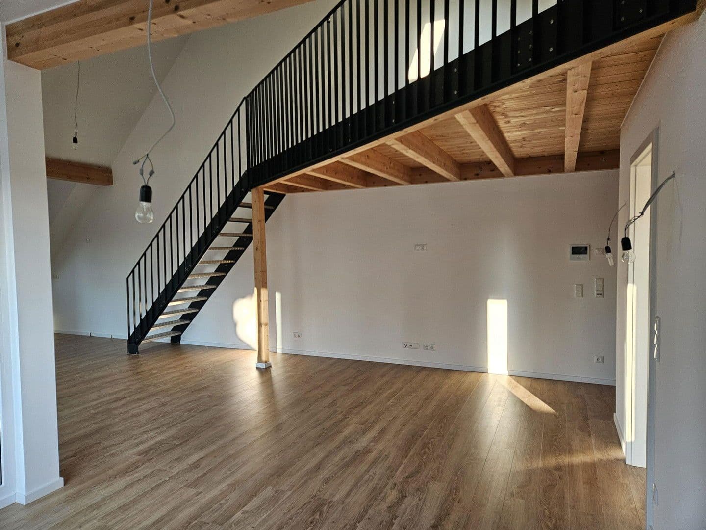 Pronájem bytu 3+1 90 m², Pfarrkirchner Str. 105 b, Eggenfelden, Bavorsko Pronájem bytu 3+1 90 m², Pfarrkirchner Str. 105 b, Eggenfelden, Bavorsko