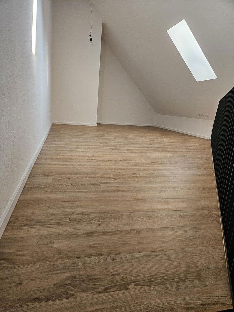 Pronájem bytu 3+1 90 m², Pfarrkirchner Str. 105 b, Eggenfelden, Bavorsko Pronájem bytu 3+1 90 m², Pfarrkirchner Str. 105 b, Eggenfelden, Bavorsko