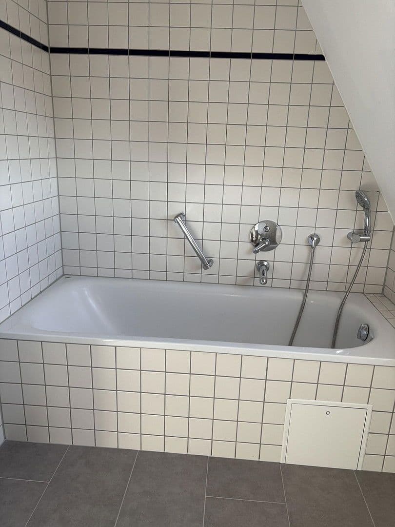 Pronájem bytu 3+1 69 m², Pforzheim, Bádensko-Württembersko Pronájem bytu 3+1 69 m², Pforzheim, Bádensko-Württembersko