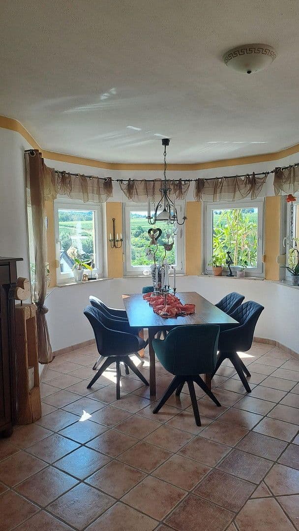 Prodej domu 211 m², pozemek 311 m², Freyburger Allee 16, Nierstein, Porýní-Falc Prodej domu 211 m², pozemek 311 m², Freyburger Allee 16, Nierstein, Porýní-Falc