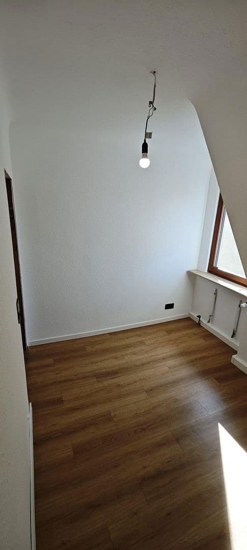 Pronájem bytu 3+1 60 m², Eybacher Straße 11/1, Stuttgart-Wangen, Bádensko-Württembersko Pronájem bytu 3+1 60 m², Eybacher Straße 11/1, Stuttgart-Wangen, Bádensko-Württembersko