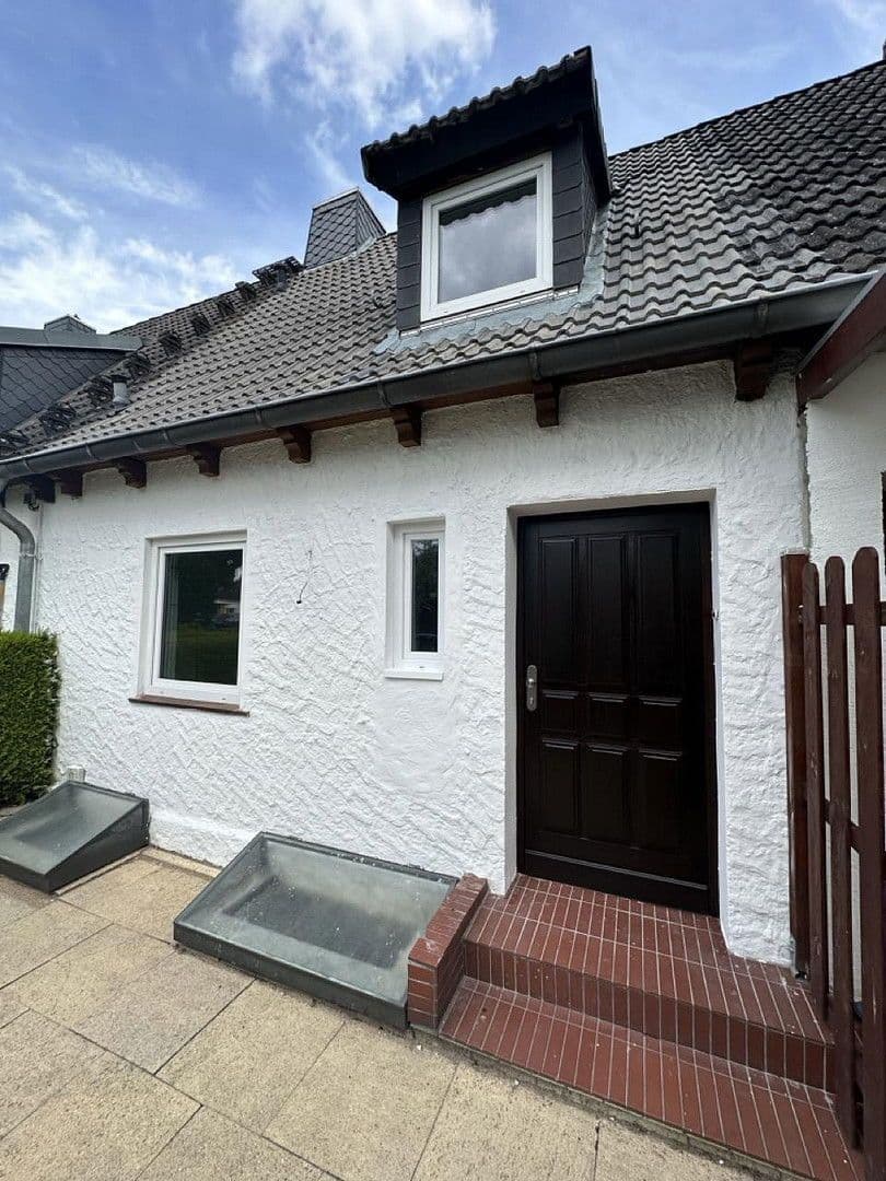 Prodej domu 77 m², pozemek 325 m², Vagel-Griep-Platz 5, Hamburg-Eißendorf, Hamburg Prodej domu 77 m², pozemek 325 m², Vagel-Griep-Platz 5, Hamburg-Eißendorf, Hamburg