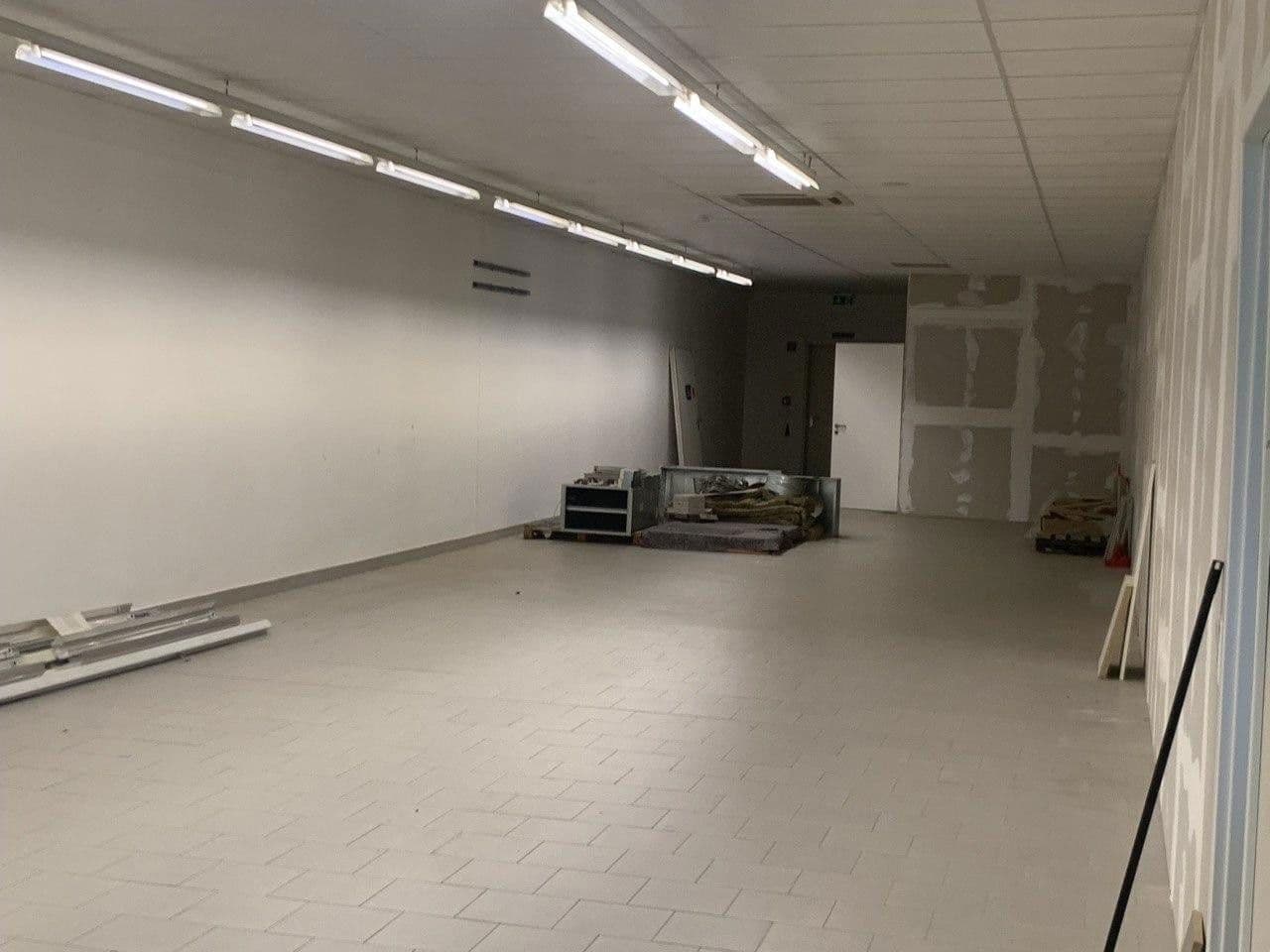Pronájem nebytového prostoru 6.000 m², Niedernwöhren, Dolní Sasko Pronájem nebytového prostoru 6.000 m², Niedernwöhren, Dolní Sasko