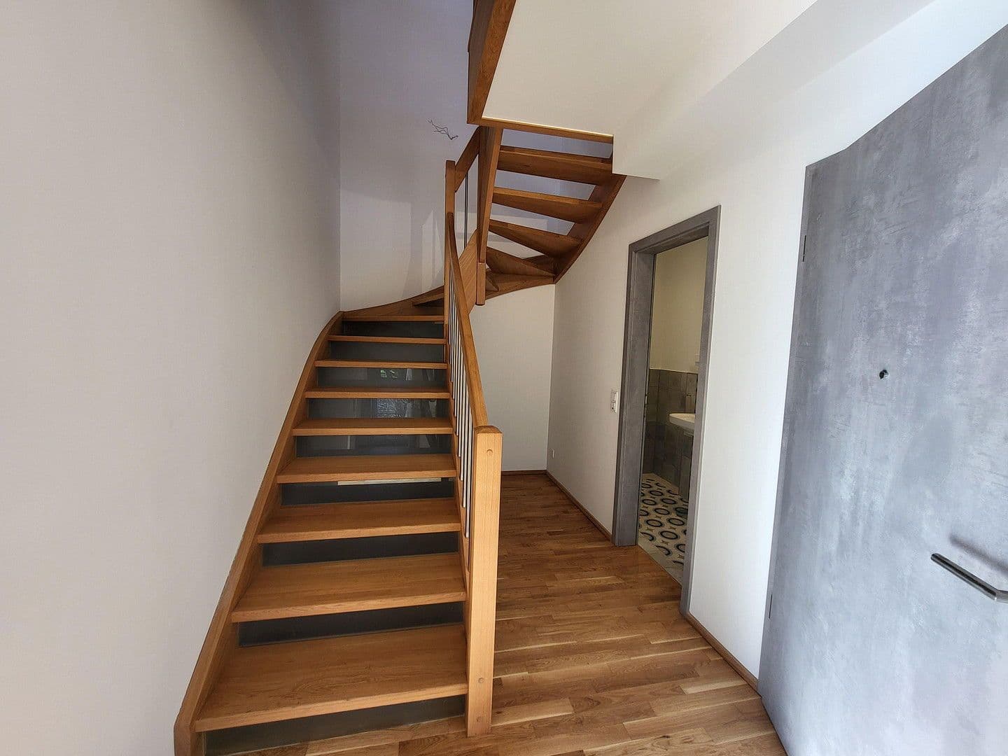 Pronájem bytu 4+1 136 m², Kehrstraße 8b, Göttingen, Dolní Sasko Pronájem bytu 4+1 136 m², Kehrstraße 8b, Göttingen, Dolní Sasko