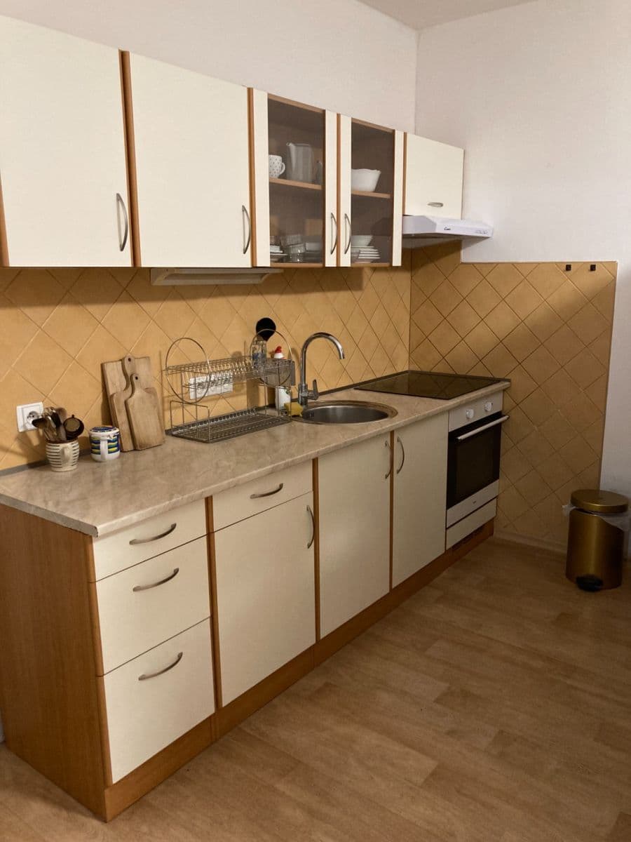 Pronájem bytu 2+kk 47 m², třída Edvarda Beneše, Hradec Králové, Královéhradecký kraj Pronájem bytu 2+kk 47 m², třída Edvarda Beneše, Hradec Králové, Královéhradecký kraj