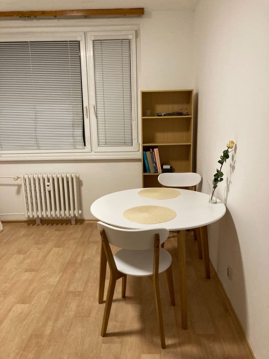 Pronájem bytu 2+kk 47 m², třída Edvarda Beneše, Hradec Králové, Královéhradecký kraj Pronájem bytu 2+kk 47 m², třída Edvarda Beneše, Hradec Králové, Královéhradecký kraj