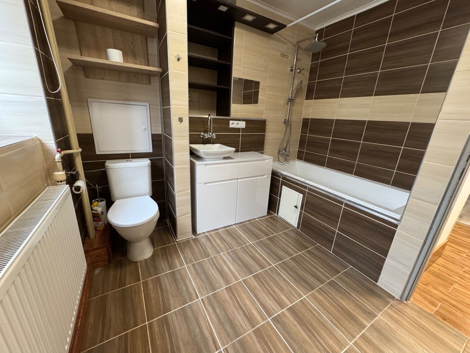 Pronájem bytu 2+1 50 m², Jilemnického, Pardubice, Pardubický kraj Pronájem bytu 2+1 50 m², Jilemnického, Pardubice, Pardubický kraj