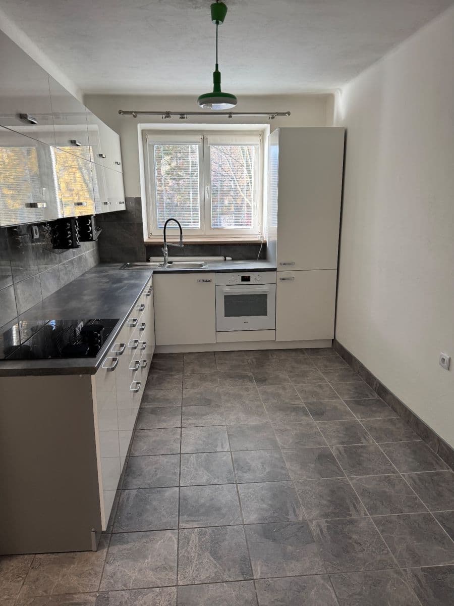 Pronájem bytu 2+1 50 m², Jilemnického, Pardubice, Pardubický kraj Pronájem bytu 2+1 50 m², Jilemnického, Pardubice, Pardubický kraj