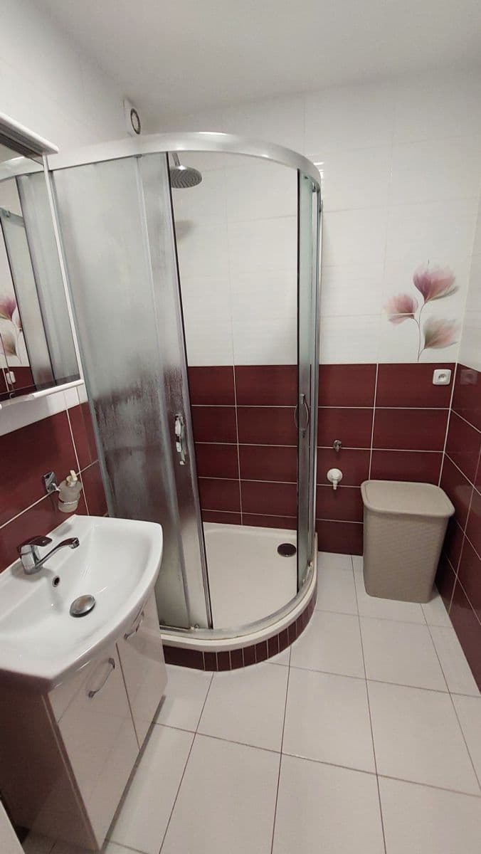 Pronájem bytu 2+1 63 m², Vikova, Slaný, Středočeský kraj Pronájem bytu 2+1 63 m², Vikova, Slaný, Středočeský kraj