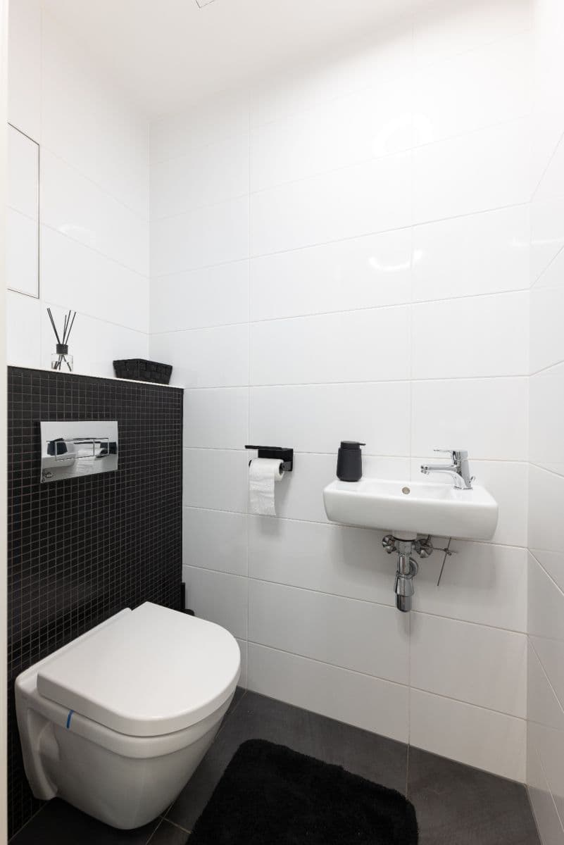 Prodej bytu 3+kk 85 m², Novovysočanská, Praha, Praha Prodej bytu 3+kk 85 m², Novovysočanská, Praha, Praha