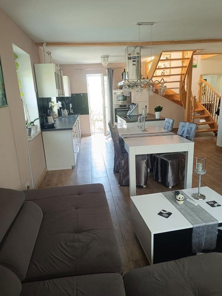 Prodej domu 225 m², pozemek 460 m², St. Egidien, Sasko Prodej domu 225 m², pozemek 460 m², St. Egidien, Sasko