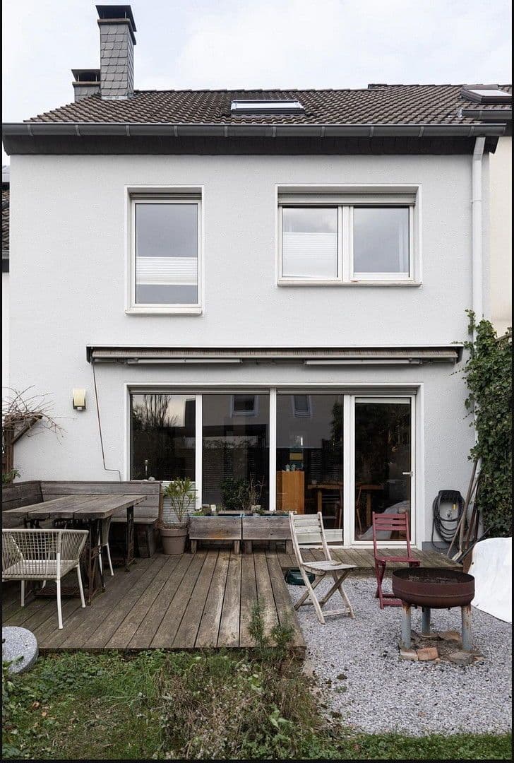 Prodej domu 118 m², pozemek 240 m², Wuppertal, Severní Porýní-Vestfálsko Prodej domu 118 m², pozemek 240 m², Wuppertal, Severní Porýní-Vestfálsko