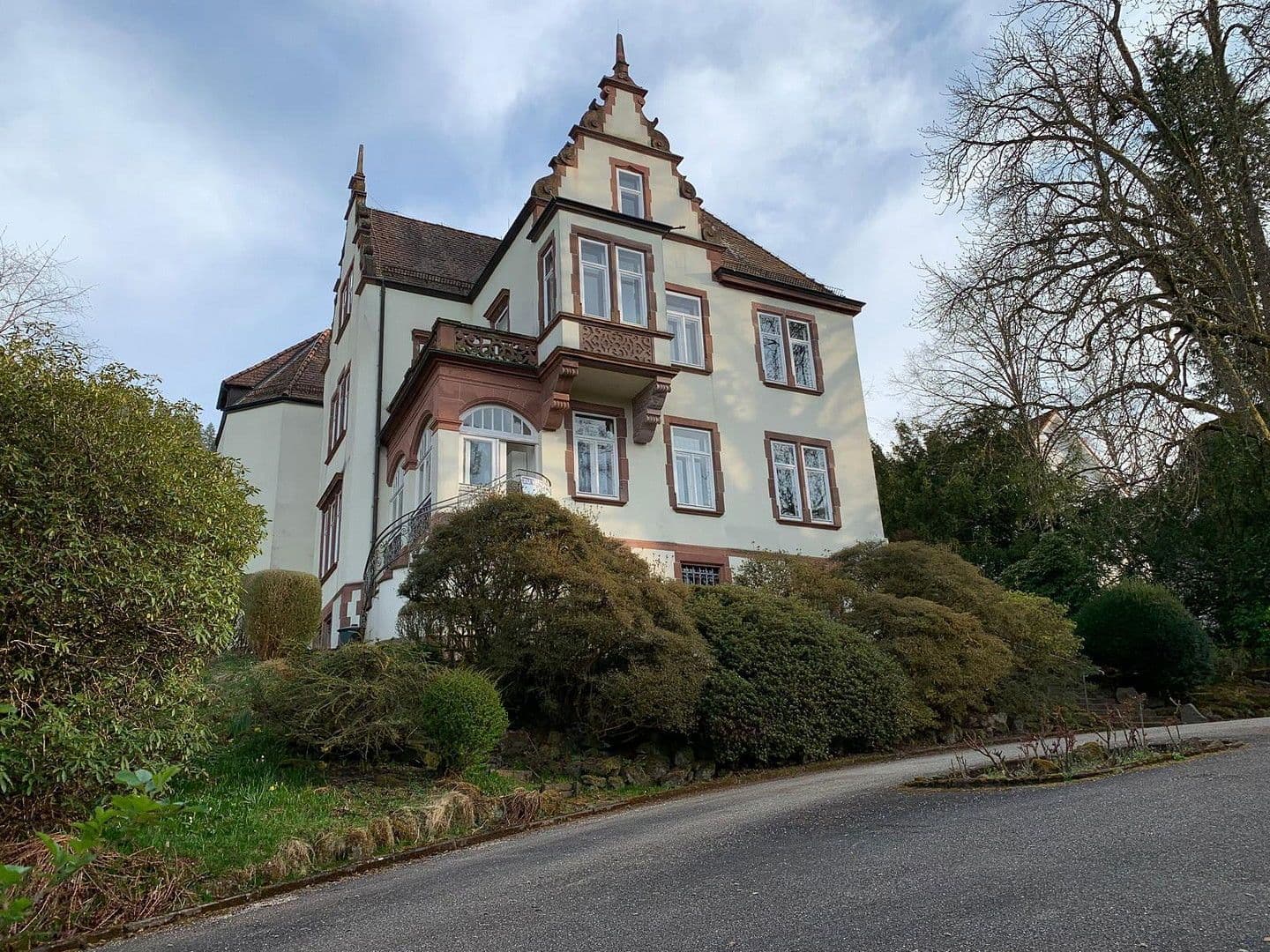 Pronájem domu 291 m², pozemek 1.500 m², Baden-Baden, Bádensko-Württembersko Pronájem domu 291 m², pozemek 1.500 m², Baden-Baden, Bádensko-Württembersko