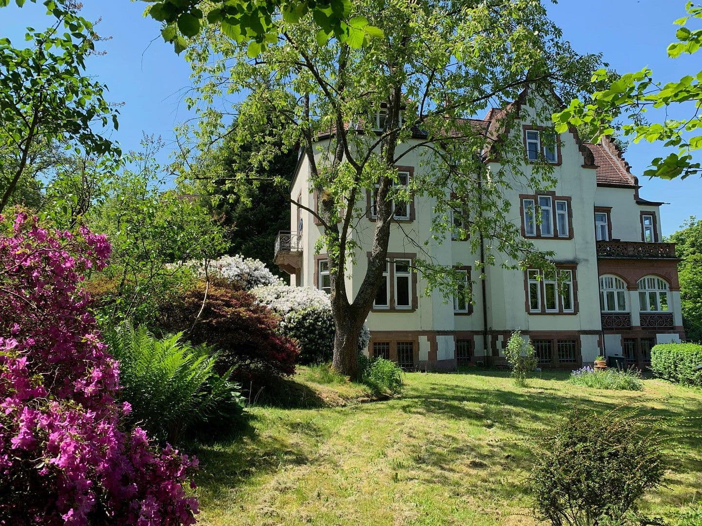 Pronájem domu 291 m², pozemek 1.500 m², Baden-Baden, Bádensko-Württembersko Pronájem domu 291 m², pozemek 1.500 m², Baden-Baden, Bádensko-Württembersko