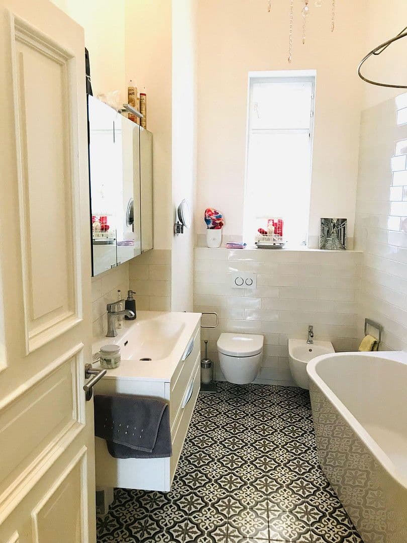 Pronájem bytu 3+1 100 m², Wiesbaden, Hessen Pronájem bytu 3+1 100 m², Wiesbaden, Hessen