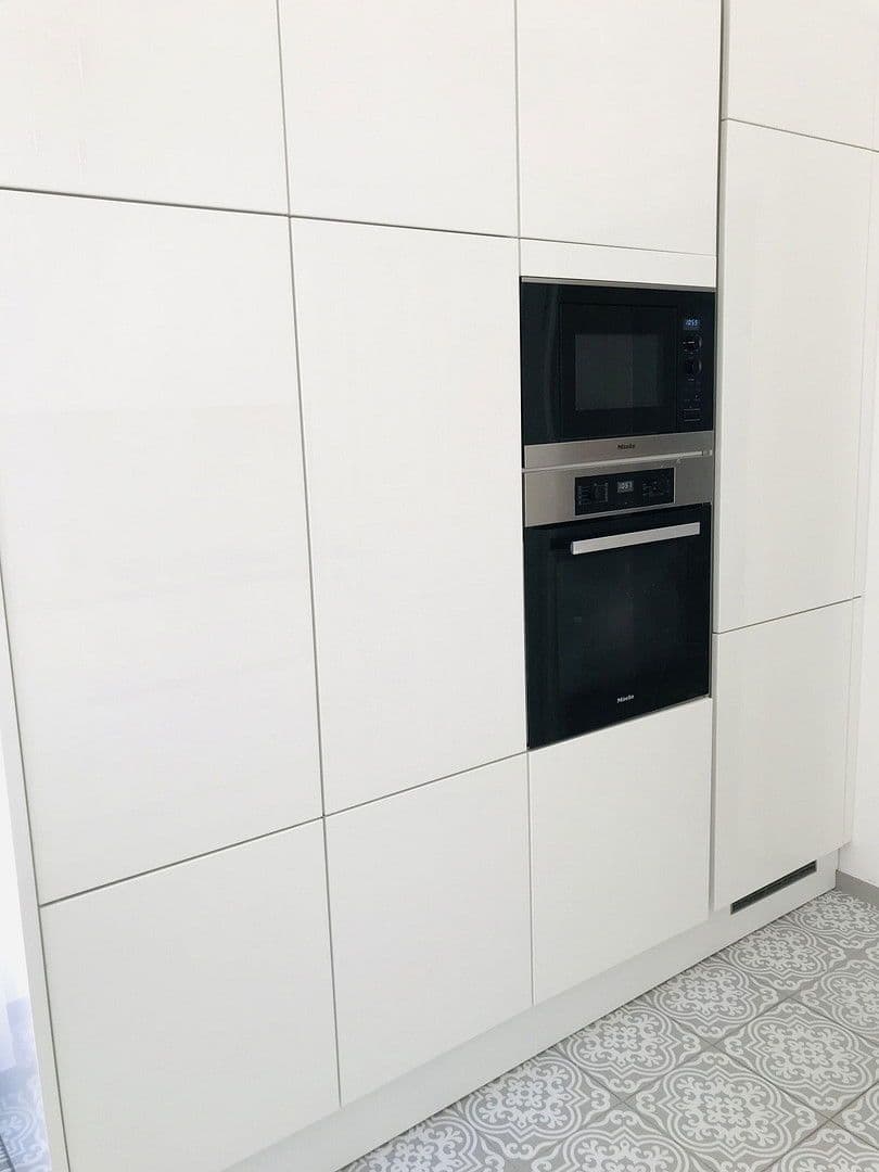 Pronájem bytu 3+1 100 m², Wiesbaden, Hessen Pronájem bytu 3+1 100 m², Wiesbaden, Hessen