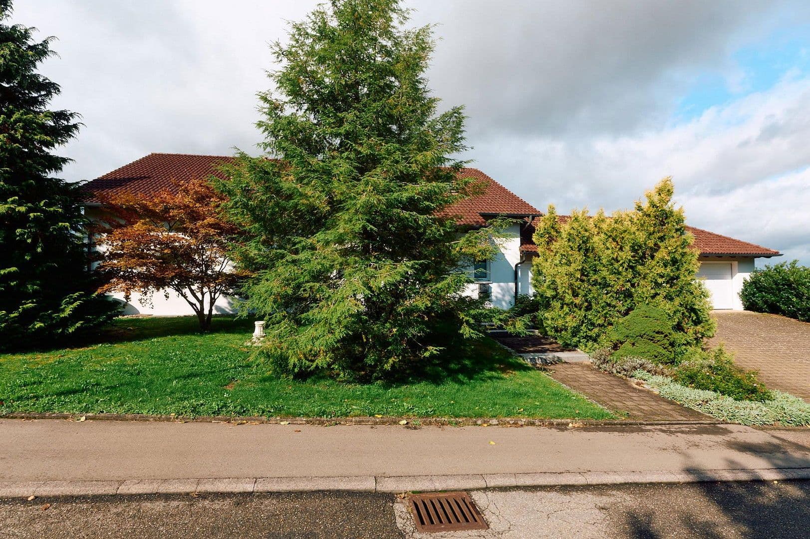 Pronájem bytu 3+1 130 m², Weiherstraße 18, Sulz am Neckar, Bádensko-Württembersko Pronájem bytu 3+1 130 m², Weiherstraße 18, Sulz am Neckar, Bádensko-Württembersko