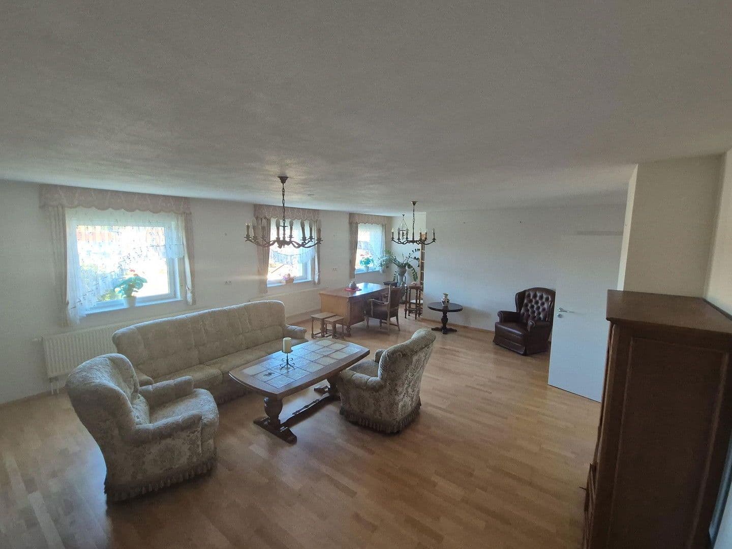 Pronájem bytu 3+1 130 m², Weiherstraße 18, Sulz am Neckar, Bádensko-Württembersko Pronájem bytu 3+1 130 m², Weiherstraße 18, Sulz am Neckar, Bádensko-Württembersko