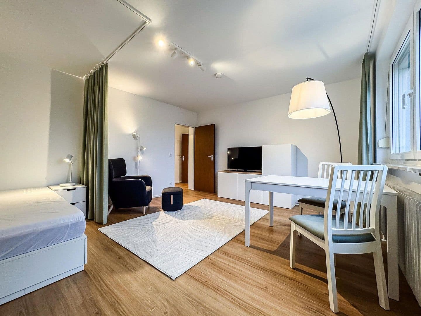 Pronájem bytu 1+1 30 m², Steinforststr. 38, Erlangen, Bavorsko Pronájem bytu 1+1 30 m², Steinforststr. 38, Erlangen, Bavorsko