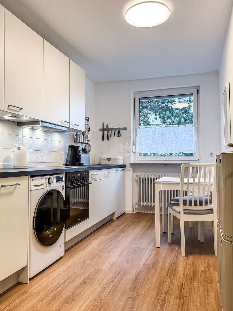 Pronájem bytu 1+1 30 m², Steinforststr. 38, Erlangen, Bavorsko Pronájem bytu 1+1 30 m², Steinforststr. 38, Erlangen, Bavorsko
