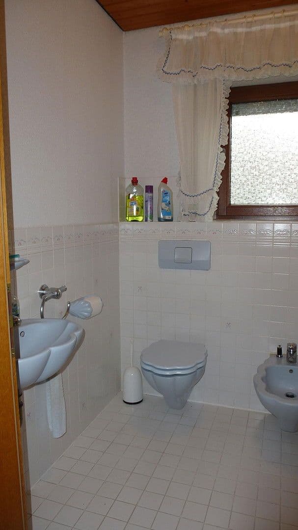 Prodej domu 255 m², pozemek 894 m², Hüttlingen, Bádensko-Württembersko Prodej domu 255 m², pozemek 894 m², Hüttlingen, Bádensko-Württembersko