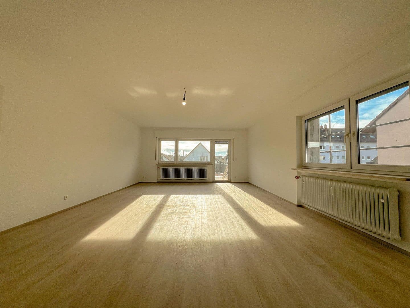 Pronájem bytu 4+1 140 m², Schillerstraße 16, Eggenstein-Leopoldshafen, Bádensko-Württembersko Pronájem bytu 4+1 140 m², Schillerstraße 16, Eggenstein-Leopoldshafen, Bádensko-Württembersko