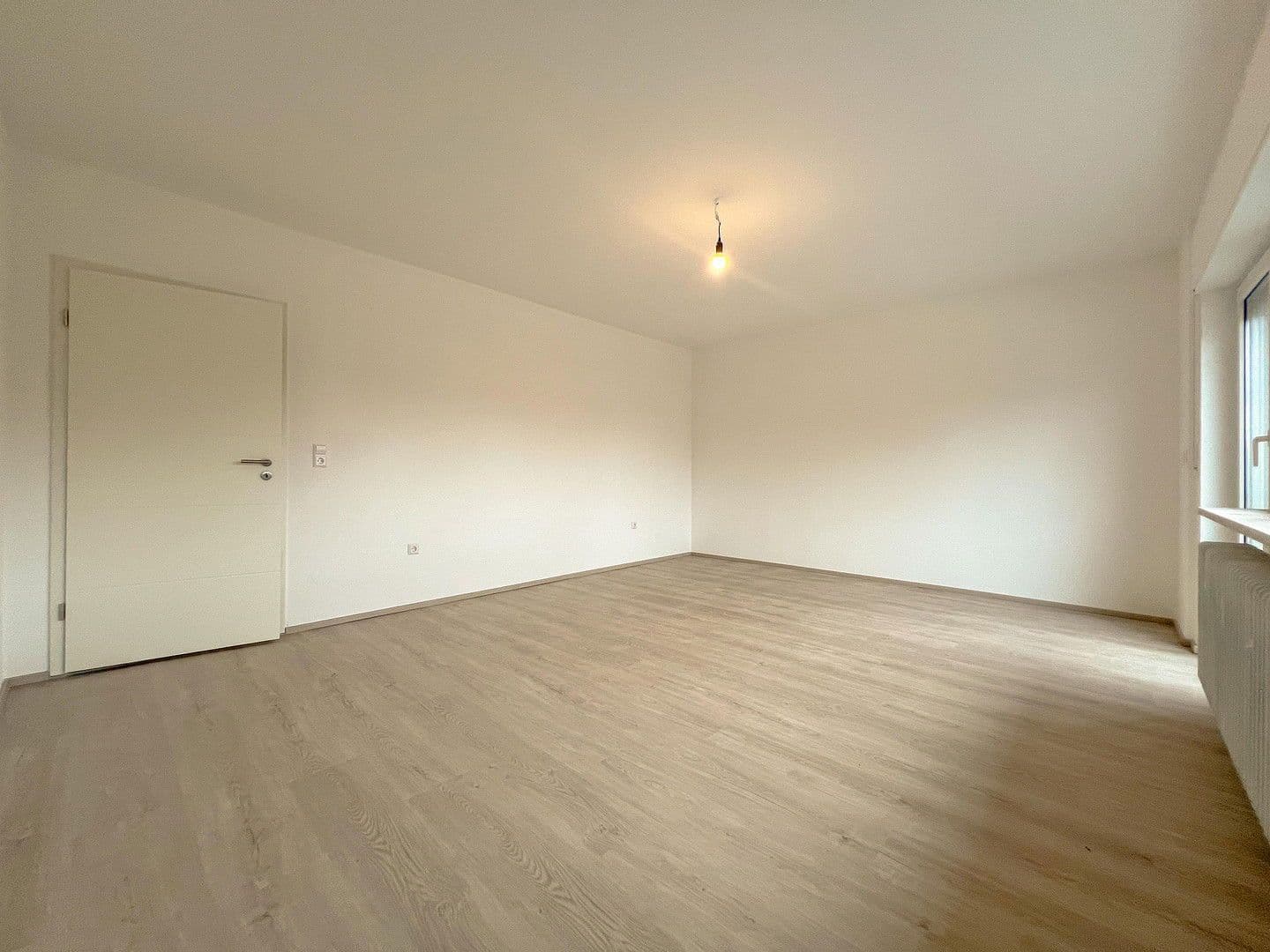 Pronájem bytu 4+1 140 m², Schillerstraße 16, Eggenstein-Leopoldshafen, Bádensko-Württembersko Pronájem bytu 4+1 140 m², Schillerstraße 16, Eggenstein-Leopoldshafen, Bádensko-Württembersko
