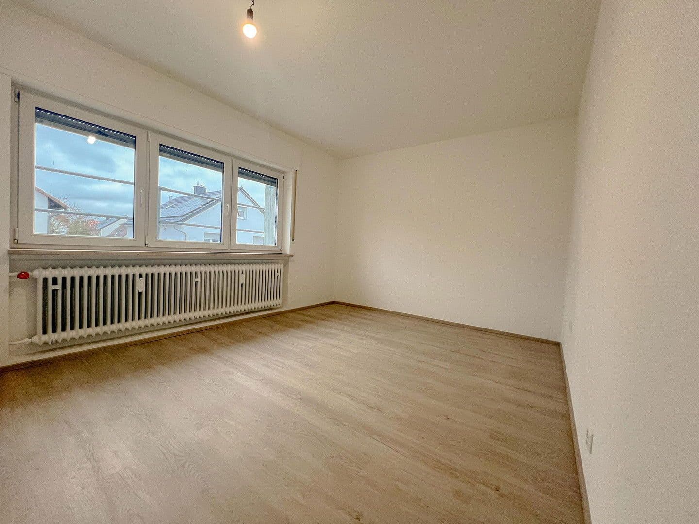 Pronájem bytu 4+1 140 m², Schillerstraße 16, Eggenstein-Leopoldshafen, Bádensko-Württembersko Pronájem bytu 4+1 140 m², Schillerstraße 16, Eggenstein-Leopoldshafen, Bádensko-Württembersko