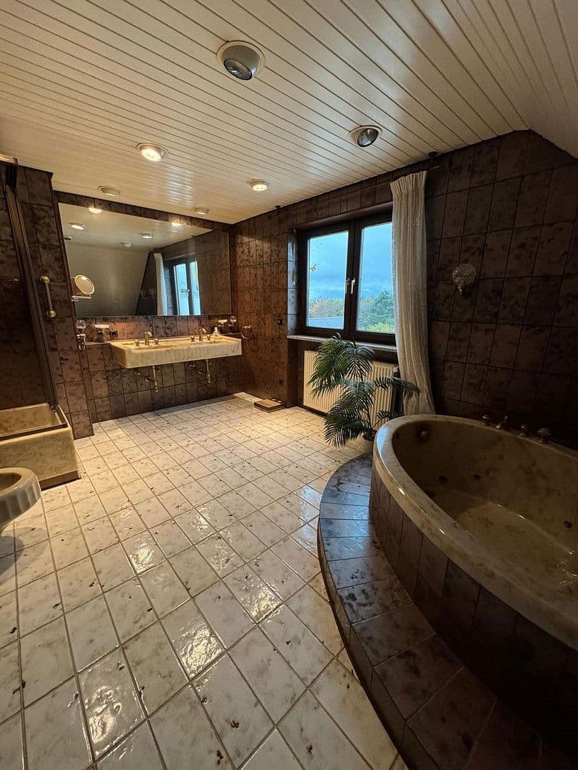 Pronájem bytu 3+1 166 m², Kiefernweg 1, Seeheim-Jugenheim, Hessen Pronájem bytu 3+1 166 m², Kiefernweg 1, Seeheim-Jugenheim, Hessen