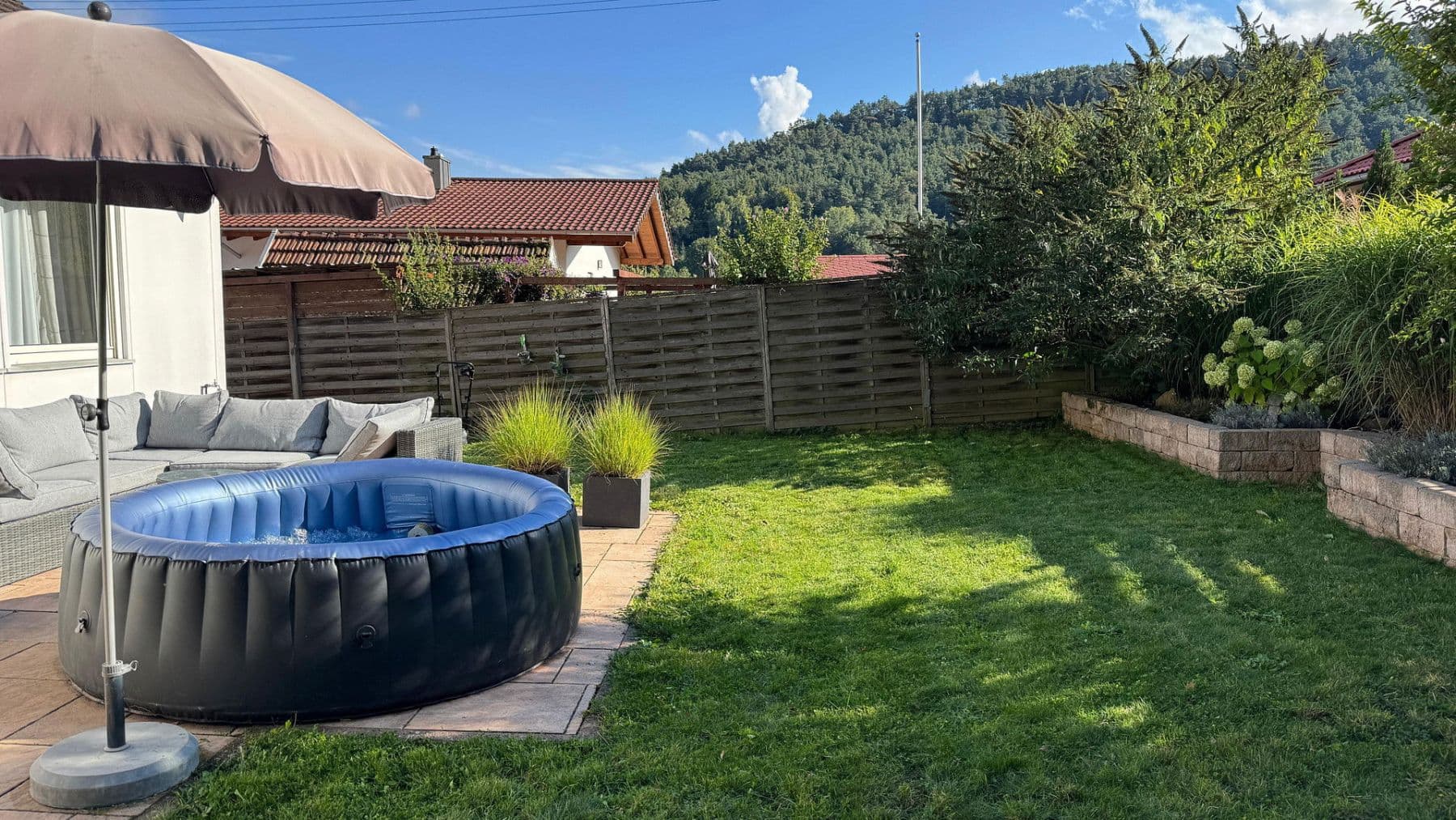 Prodej domu 125 m², pozemek 411 m², Lug, Porýní-Falc Prodej domu 125 m², pozemek 411 m², Lug, Porýní-Falc