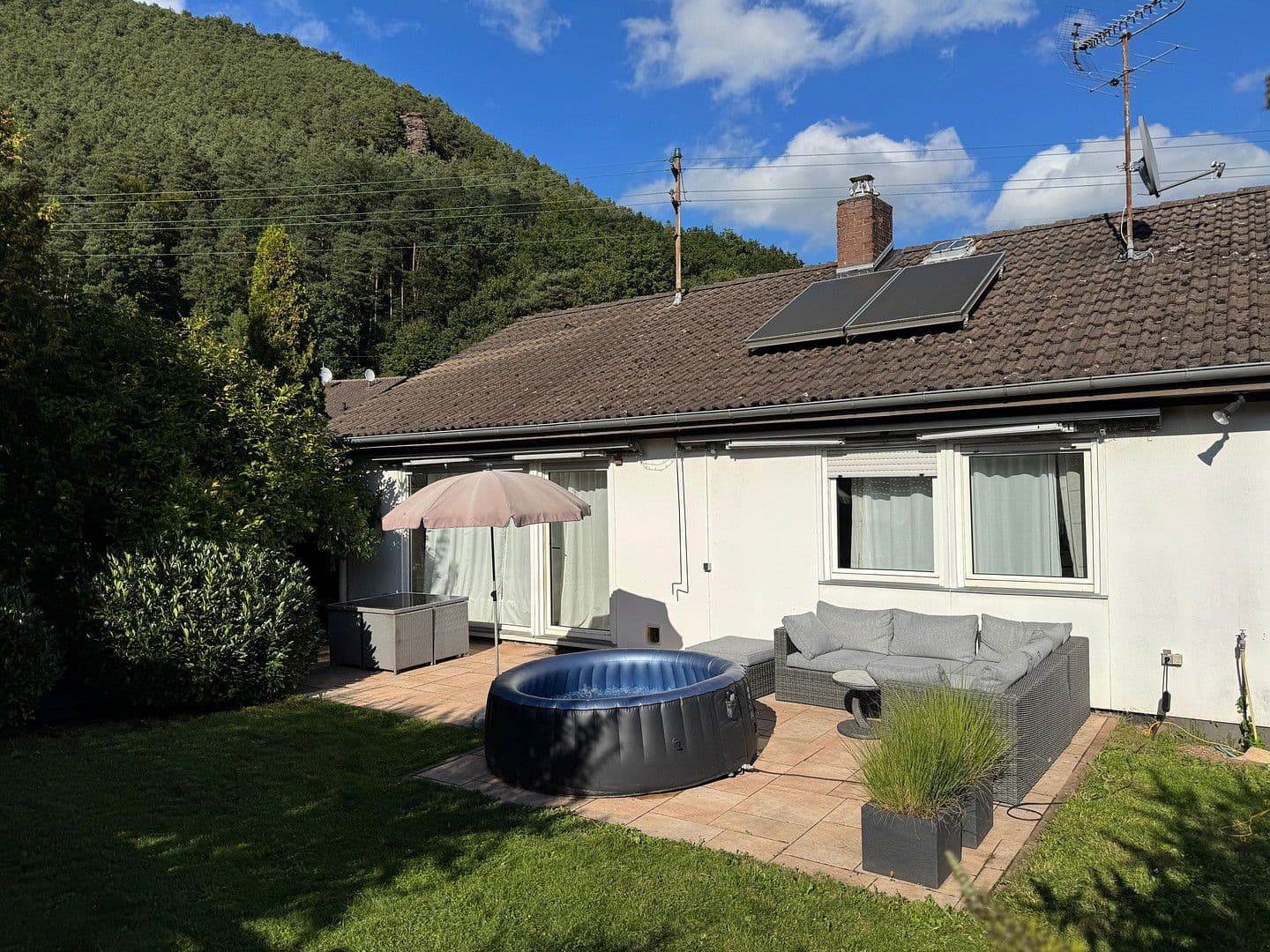 Prodej domu 125 m², pozemek 411 m², Lug, Porýní-Falc Prodej domu 125 m², pozemek 411 m², Lug, Porýní-Falc