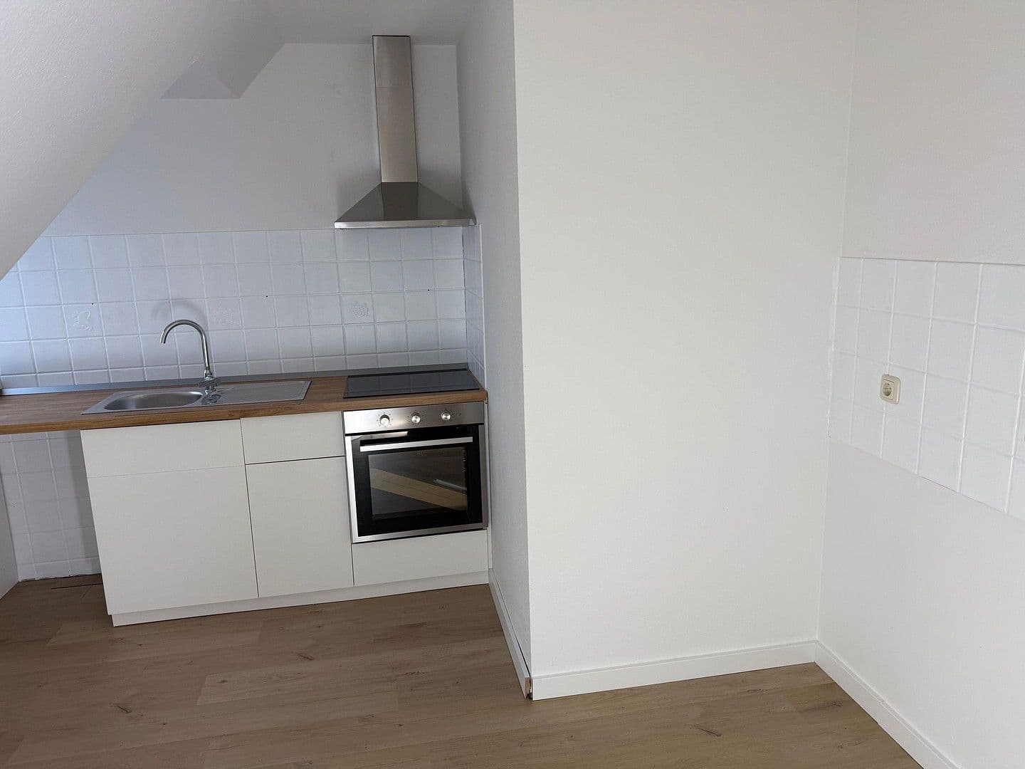 Pronájem bytu 3+1 73 m², Goldbecker Straße 6 A, Beckdorf, Dolní Sasko Pronájem bytu 3+1 73 m², Goldbecker Straße 6 A, Beckdorf, Dolní Sasko