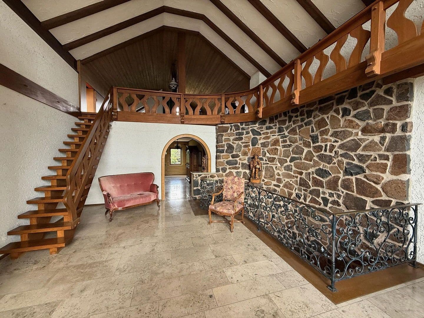 Prodej domu 478 m², pozemek 1.827 m², Neuhof, Hessen Prodej domu 478 m², pozemek 1.827 m², Neuhof, Hessen