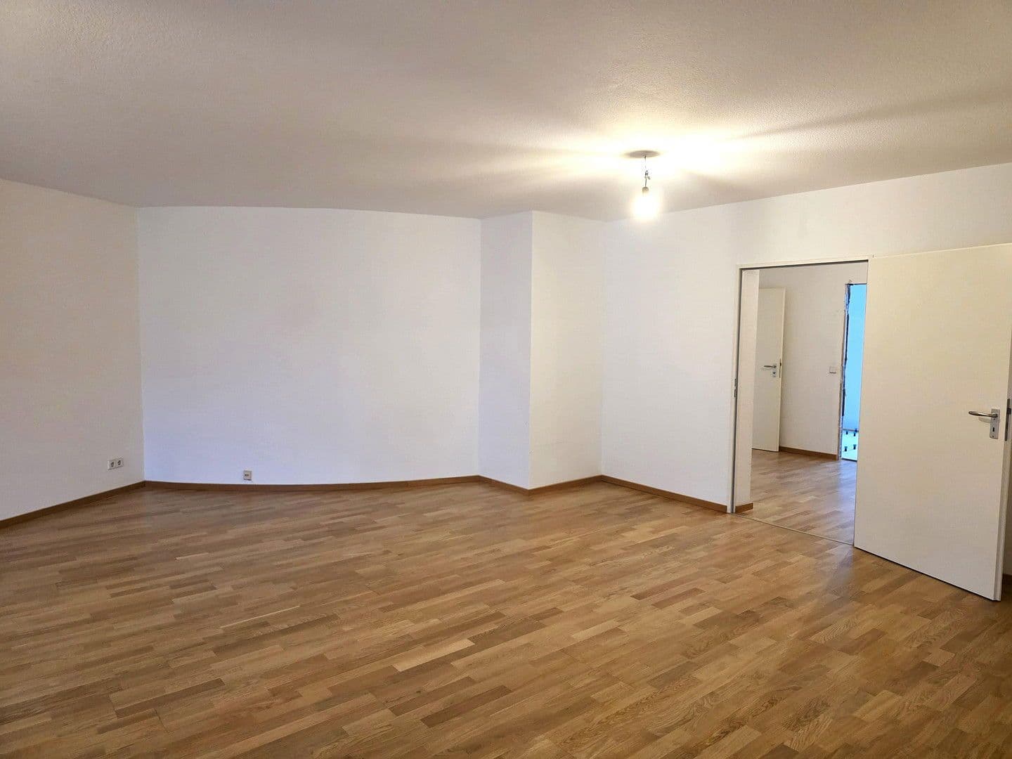 Prodej bytu 3+1 140 m², Alfred-Kowalke-Str.14, Berlin, Berlín Prodej bytu 3+1 140 m², Alfred-Kowalke-Str.14, Berlin, Berlín