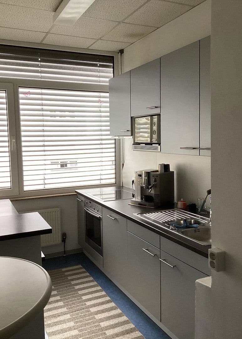 Pronájem kanceláře 42 m², Winnenden, Bádensko-Württembersko Pronájem kanceláře 42 m², Winnenden, Bádensko-Württembersko