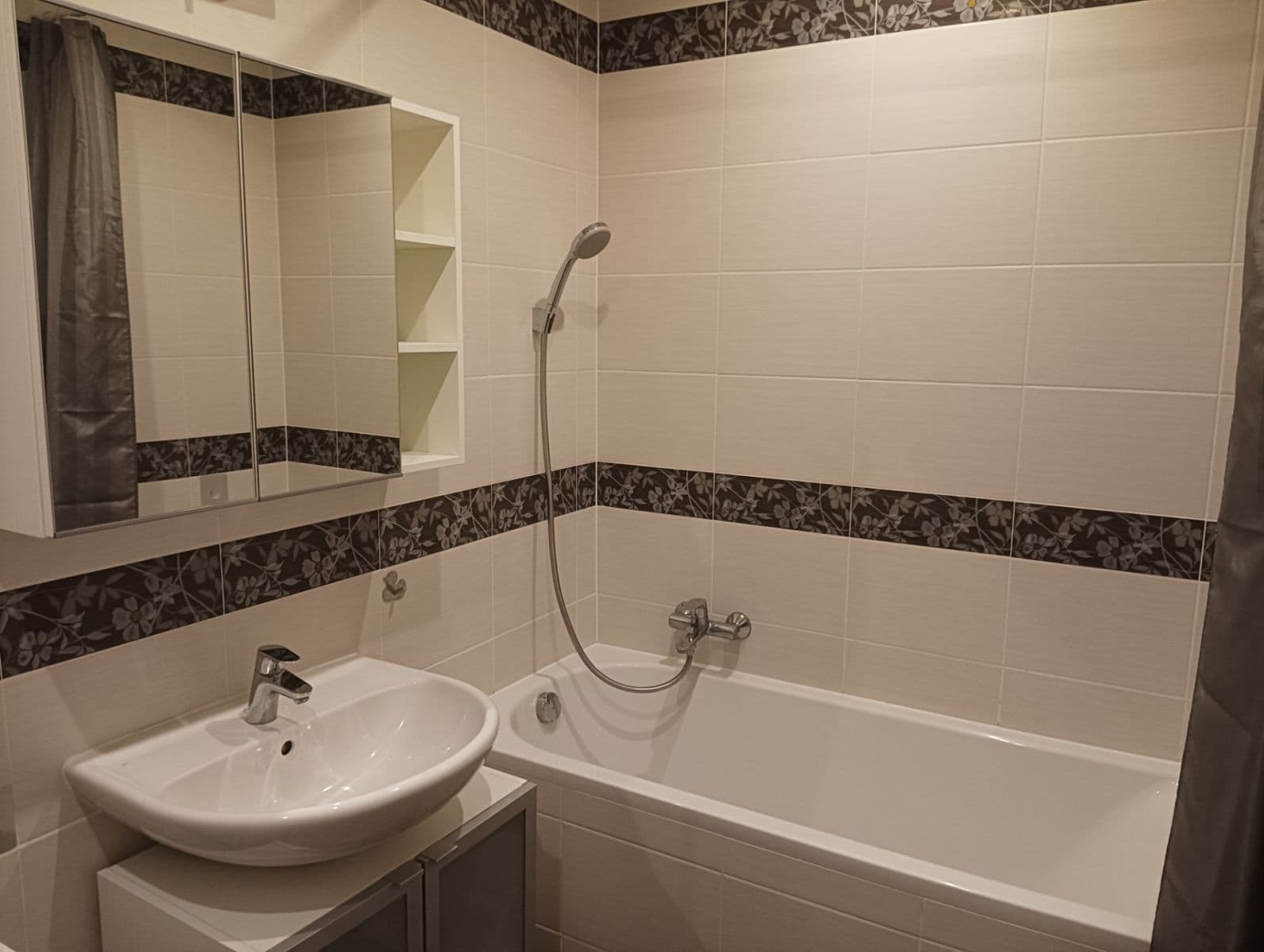 Pronájem bytu 2+kk 57 m², Modenská, Praha, Praha Pronájem bytu 2+kk 57 m², Modenská, Praha, Praha