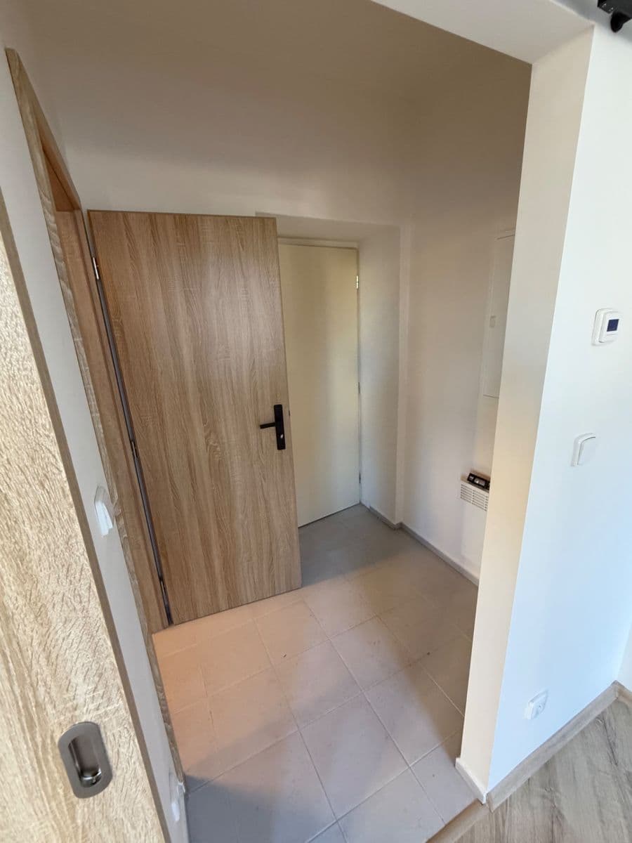 Pronájem bytu 1+kk 26 m², nám. Kpt. Otm. Chlupa, Znojmo, Jihomoravský kraj Pronájem bytu 1+kk 26 m², nám. Kpt. Otm. Chlupa, Znojmo, Jihomoravský kraj
