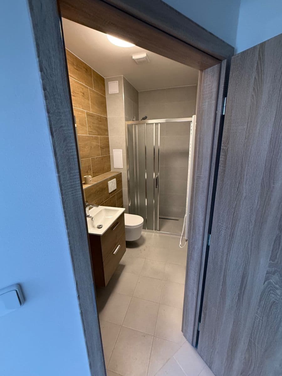 Pronájem bytu 1+kk 26 m², nám. Kpt. Otm. Chlupa, Znojmo, Jihomoravský kraj Pronájem bytu 1+kk 26 m², nám. Kpt. Otm. Chlupa, Znojmo, Jihomoravský kraj