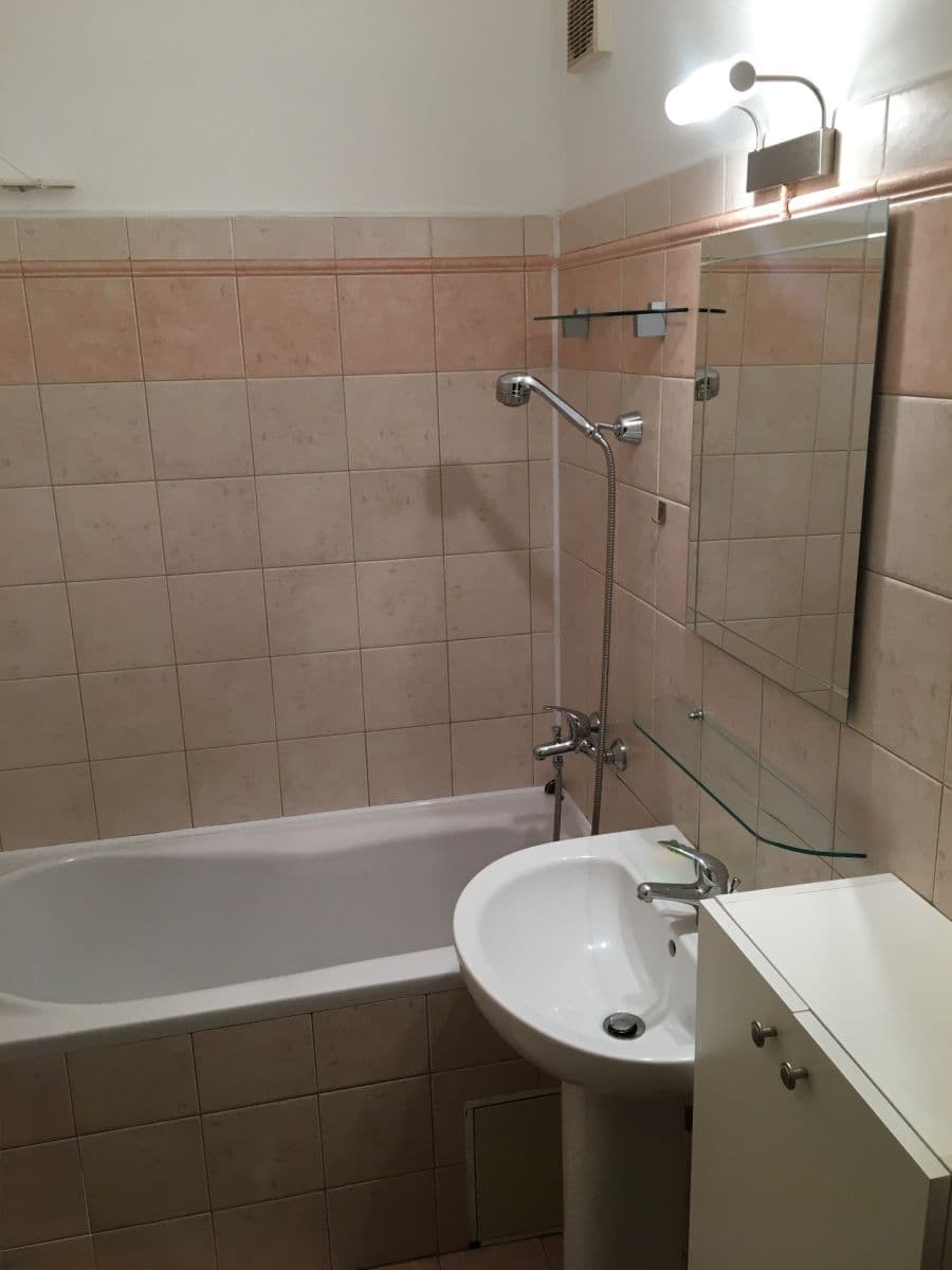 Pronájem bytu 2+kk 42 m², Školská, Hostivice, Středočeský kraj Pronájem bytu 2+kk 42 m², Školská, Hostivice, Středočeský kraj